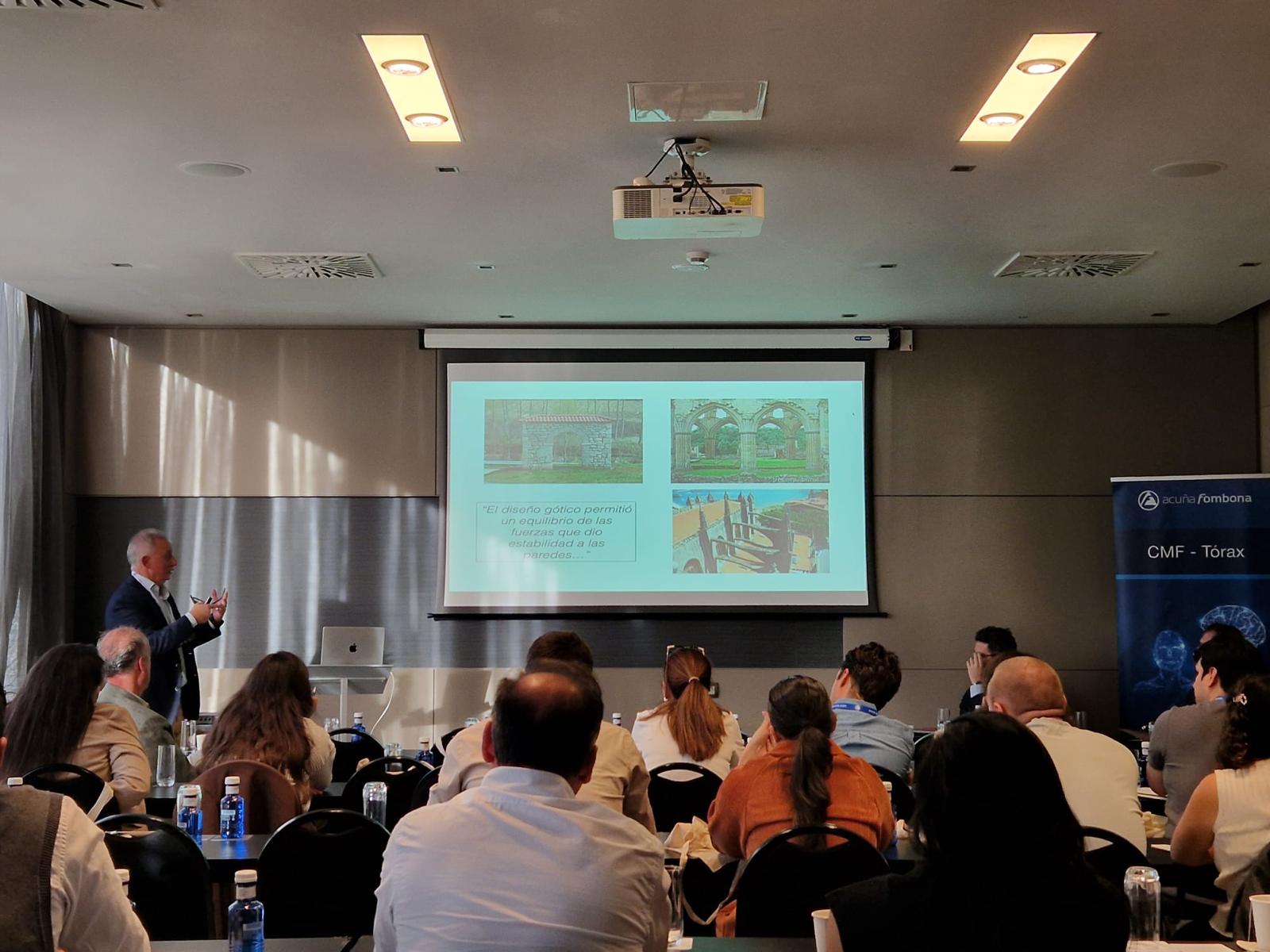 Dr. José Marcelo Galbis impartiendo el III Curso Teórico-Práctico de Cierre Esternal y Biomecánica Torácica